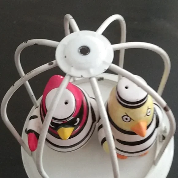 Vintage 1980 Fitz and Floyd Jailbird Salt and Pepper Shakers - Picture 8 of 8